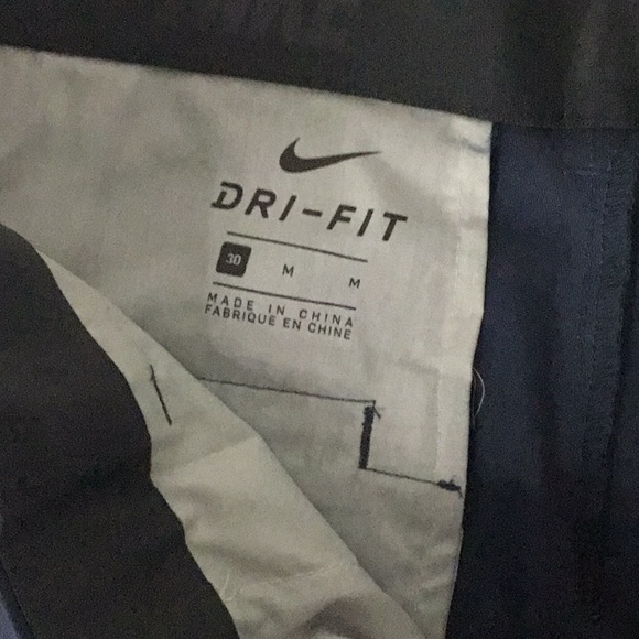 Men’s Nike golf shorts - Picture 2 of 3
